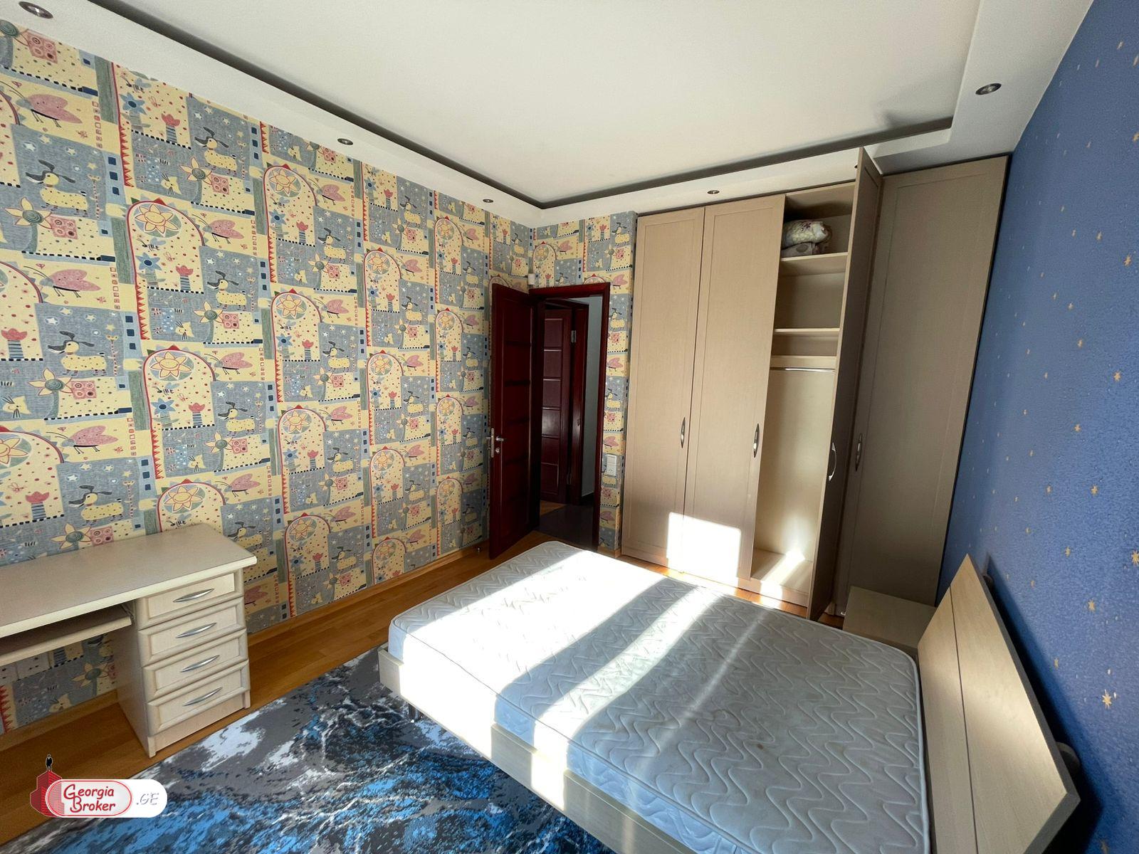 продается квартира с новым ремонтом 3-комнаты